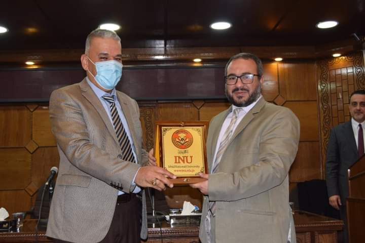 جامعة إربد الأهلية تكرم الباحث المتميز الأستاذ الدكتور محمد العمري