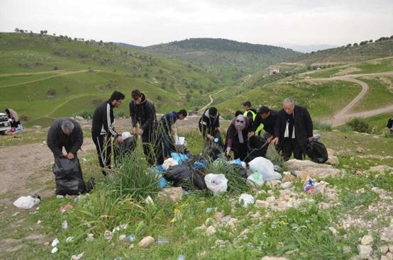 حملة نظافة في أم النمل