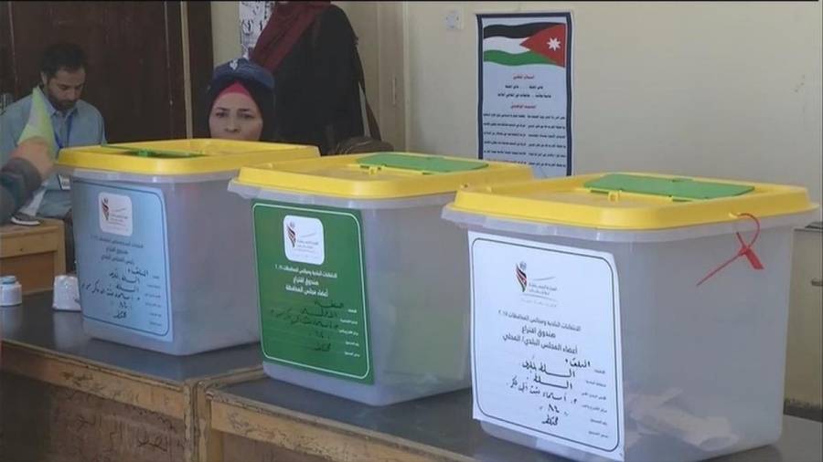 فتح صناديق انتخابات مجالس المحافظات والبلدية ومجلس أمانة عمّان