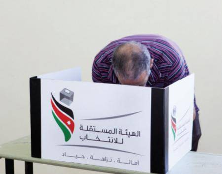 الكهرباء: انقطاع التيار في مركز اقتراع الموقر بسبب قاطع داخلي وليس الشبكة