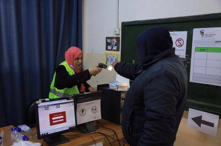 تحويل قضيتين للمدعي العام بعد تصوير أوراق اقتراع