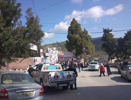 الاهازيج الوطنية تصدح من سيارات مناصري المرشحين في عجلون