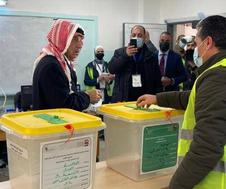 كريشان يدلي بصوته ويدعو لاعتباره يوم وفاء