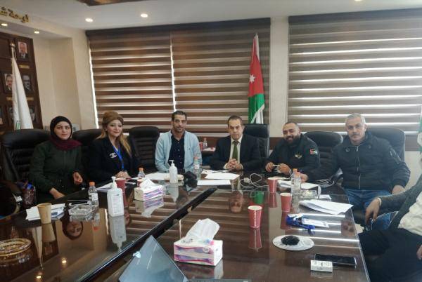 المحامون يرصدون 30 ملاحظة: مراكز بلا تحبير وموظفون يرشدون مقترعين لاختيار مرشح