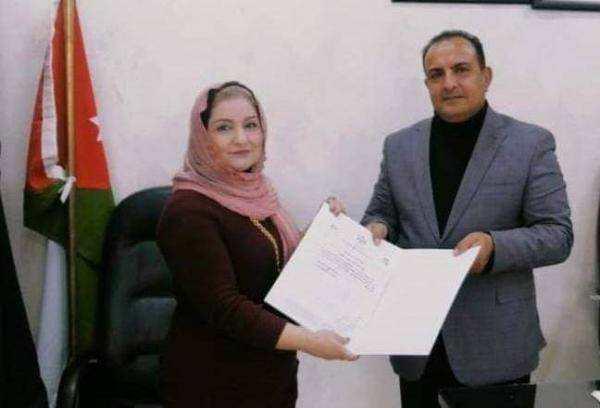 الشورة يكرم الزميلة الحوامدة