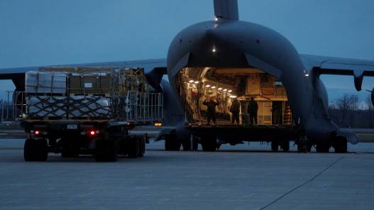 فرنسا ترسل 55 طنا من المساعدات الإنسانية إلى أوكرانيا