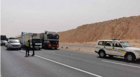 اصابة شخصين بحادث تدهور مركبة شحن على الصحراوي