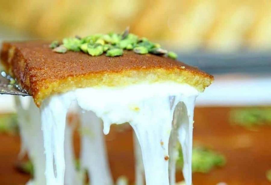 نتائج الانتخابات ترفع الطلب على محال الحلويات