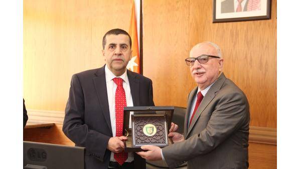 العجلوني والكسبي يتفقدان مشروع محطة البوليتكنيك للركاب مسار الباص السريع المحاذي للكلية