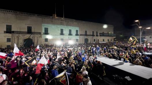 انتخابات في مالطا يرجح فيها فوز رئيس الحكومة بولاية جديدة