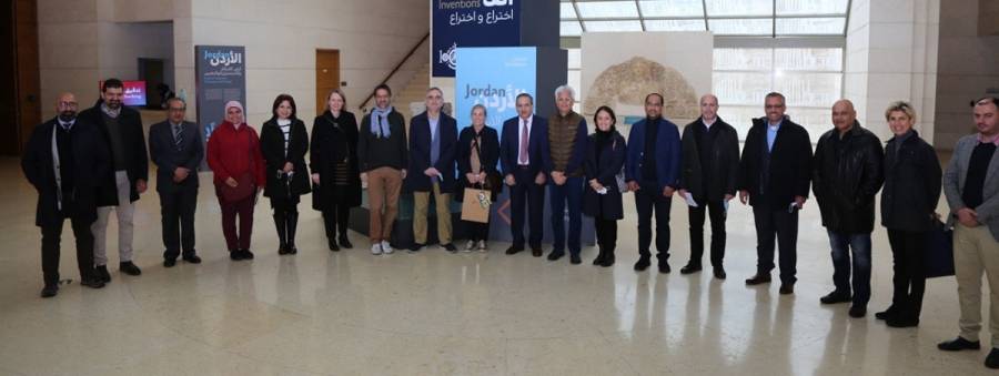 وفد من المديرين التنفيذيين للبنك الدولي يزور متحف الأردن