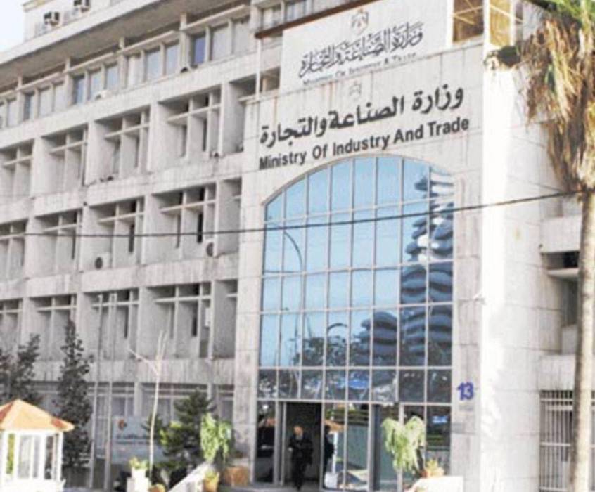 الصناعة والتجارة تحرر 439 مخالفة تموينية