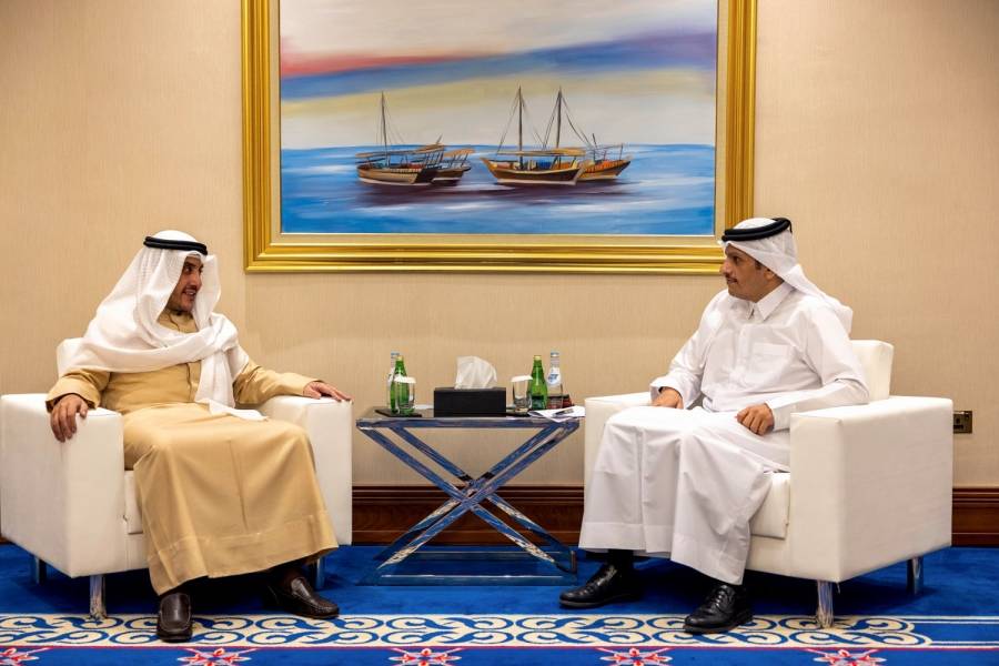 وزير الخارجية يلتقي نظيره القطري بالدوحة