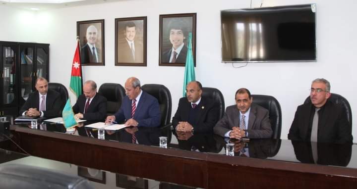 مندوباً عن الضمور المحاسنة يستقبل  الوظيفي لتوقيع مذكرة تفاهم ما بين آل البيت وبورصة عمان