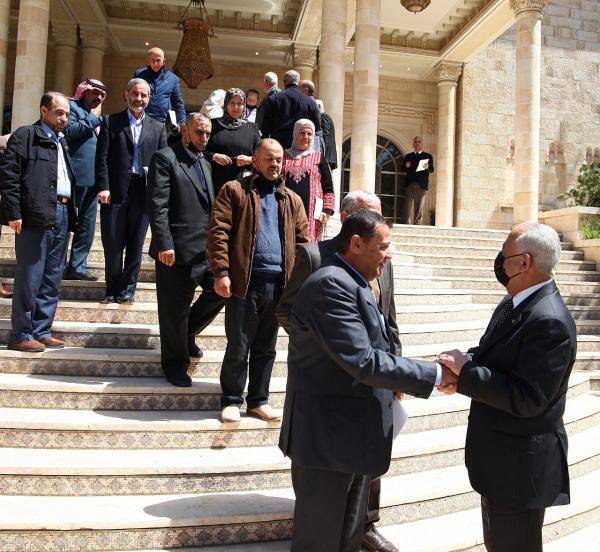 العيسوي يلتقي اصحاب مشاريع وممثلين عن منطقة ام قيس