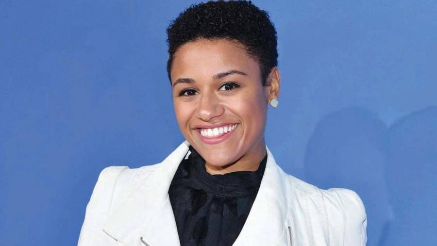 آريانا ديبوز تفوز بجائزة أوسكار أفضل ممثلة مساعدة