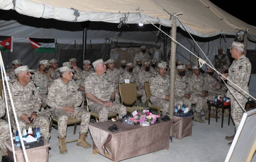 رئيس هيئة الأركان المشتركة يُتابع تمريناً عسكرياً ليلياً بقطعات النشامى في المنطقة العسكرية الوسطى