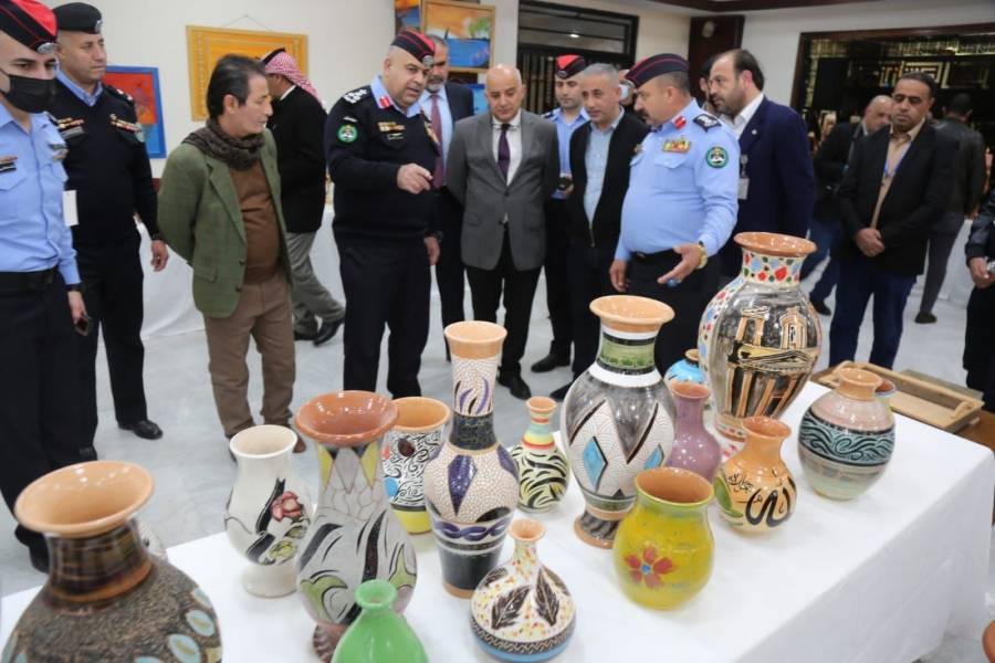  صنع بعزيمة   معرض لمنتوجات نزلاء مراكز الاصلاح والتأهيل في الجامعة الاردنية ...صور