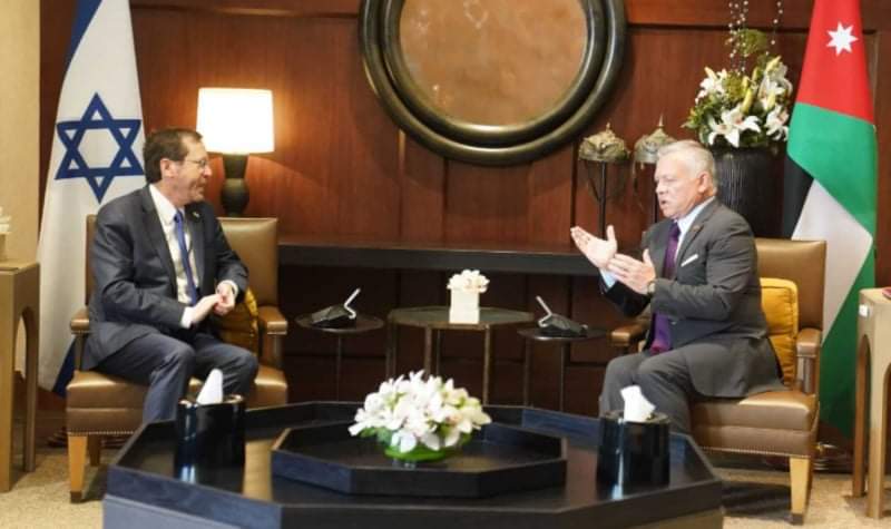 King receives Israeli president; reaffirms need to work to achieve peace