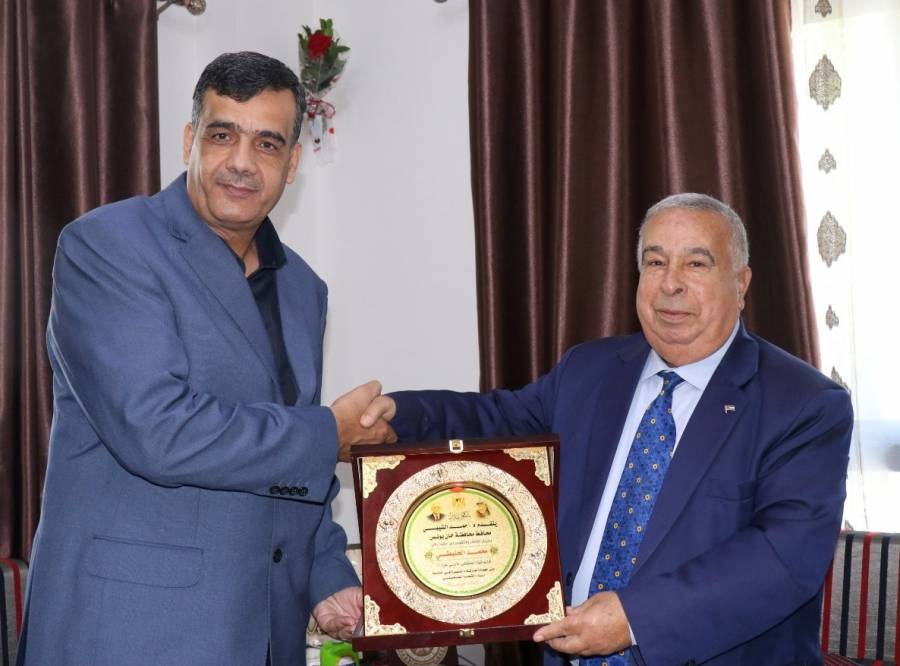 مستشار الرئيس الفلسطيني يشيد بخدمات المستشفى الميداني الأردني