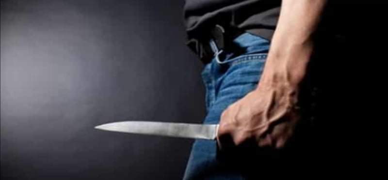 صدمة في الجزائر بعد قيام تلميذ بطعن معلمته