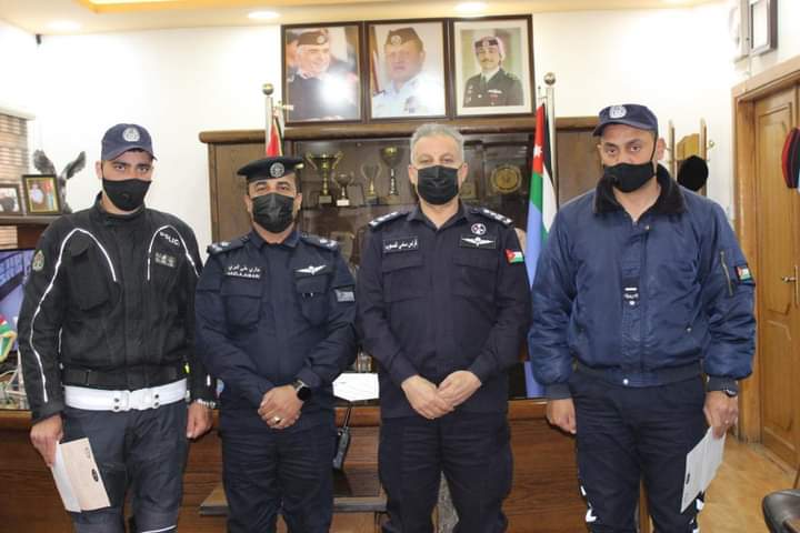 مدير إدارة السير_ يكرم الوكيل علي عاطف والعريف سامر ماهر (موظف الشهر المتميز)