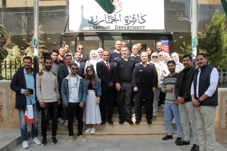 وفد من طلبة جامعة مؤتة يزور دائرة الجمارك للإطلاع على الخدمات الإلكترونية..صور