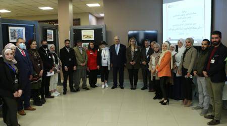 رئيس مجلس أمناء جامعة الشرق الأوسط يفتتح معرضًا فنيًّا تشكيليًّا