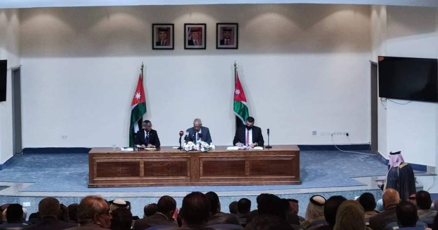 رئيس الديوان الملكي الهاشمي يوسف العيسوي يلتقي أبناء المفرق في جامعة آل البيت...صور