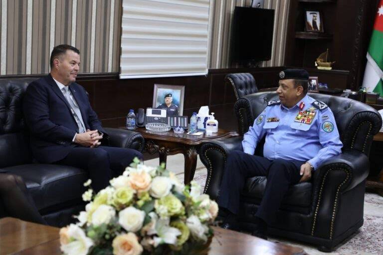 الحواتمة يبحث مع مسؤولي الشرطة البريطانيين التعاون الاستراتيجي والعملياتي