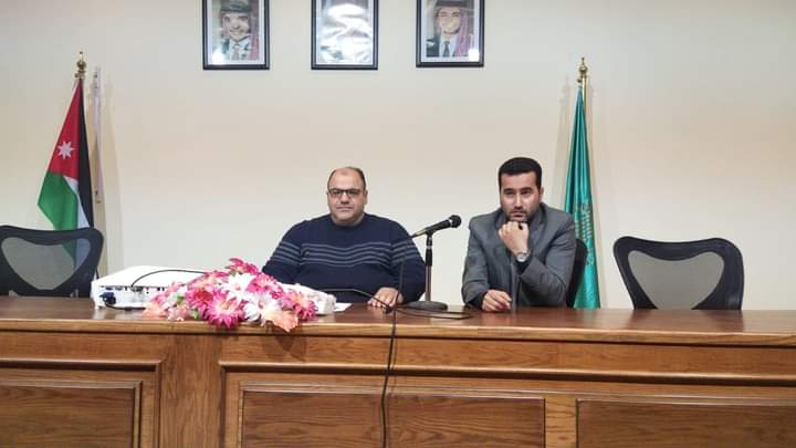 كلية تكنولوجيا المعلومات تنظم لقاء إرشاديا لطلبتها