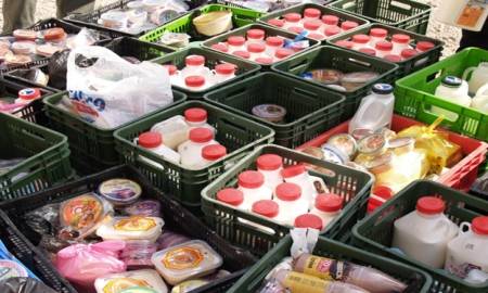 إتلاف كمية ضخمة من المواد الغذائية المخالفة في الأردن