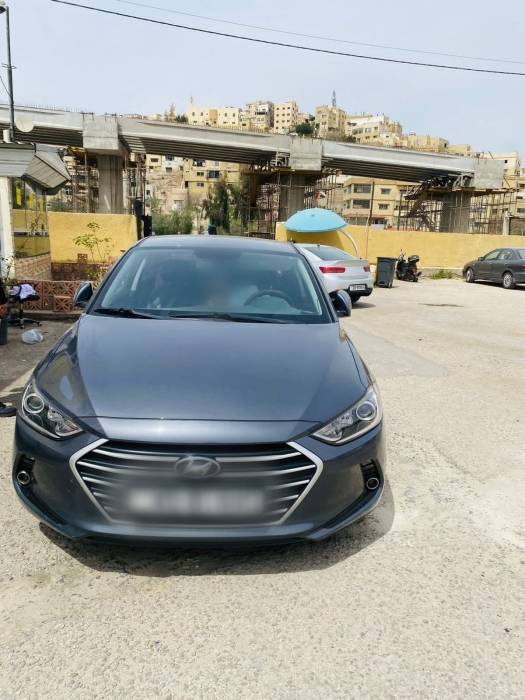 إدارة السير: ضبط المركبة التي ظهرت أمس تسير بعكس السير على طريق عمان اربد وهددت حياة مستخدمي الطريق.