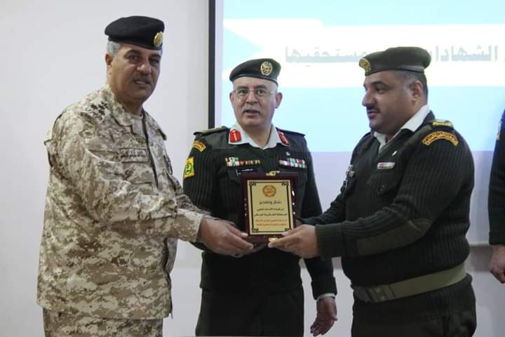 تخرج دورة المسعف التعبوي الميداني في  قيادة المنطقةالعسكرية الوسطى  ...