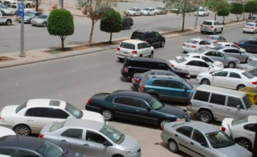 إدارة السير تدعو إلى عدم الوقوف المزدوج