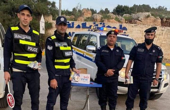 ( اخي السائق .. تمهل افطارك معنا )...مبادرة أطلقتها الدوريات الخارجية_صور