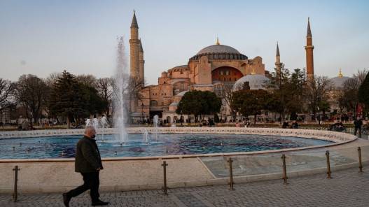 استطلاع: معدل التضخم في تركيا يتجاوز 60 في آذار