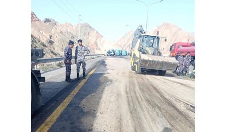 إعادة فتح مسرب الشاحنات المغلق في العقبة