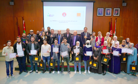 لومينوس شمال ستارت وأورنج الأردن يحتفلان بتخريج الدفعة الرابعة من المختبر الرقمي المتنقل في الهاشمية