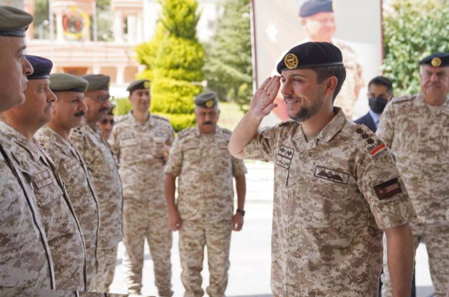 ولي العهد يزور قيادة المنطقة العسكرية الشمالية