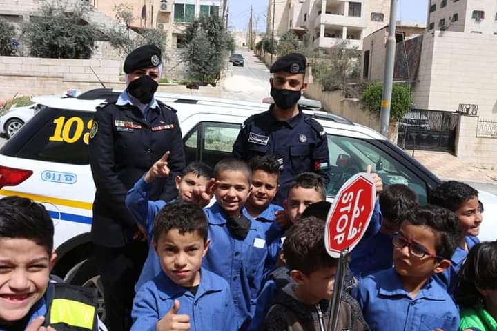 محاضرات توعية مرورية لطلبة في مدارس ابن الهيثم الاساسية للبنين