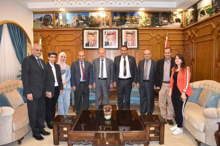 وفد  من جامعة جدارا يزور بلدية إربد الكبرى
