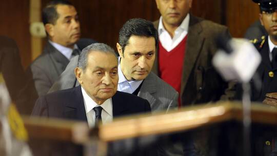 محكمة تلقي قرار تجميد أموال أسرة مبارك