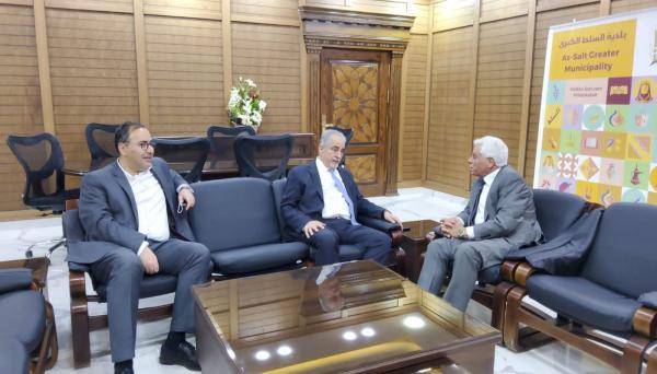 الحياري ورئيس عمان الأهلية يبحثان التعاون لخدمة المجتمع المحلي