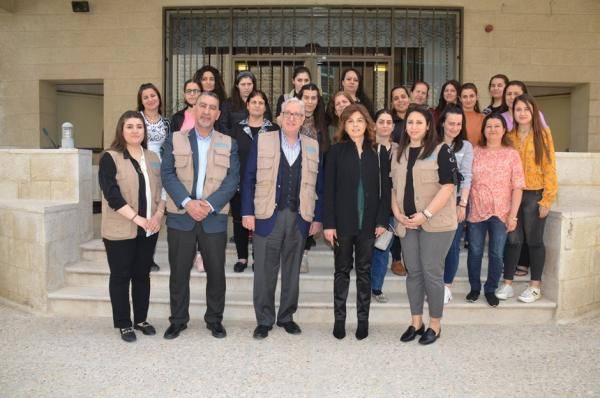 اللحام يتفقد المشاريع التدريبية لتمكين المرأة