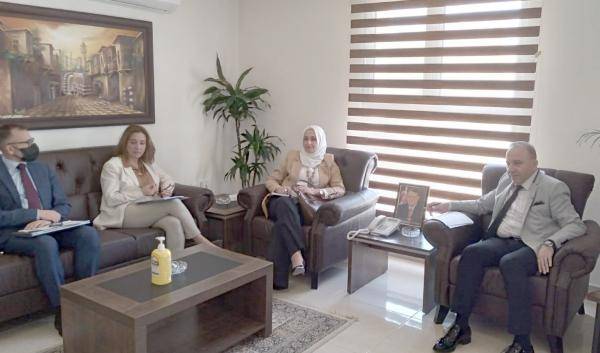 الشؤون الفلسطينية والأونروا يناقشان قضايا مشتركة