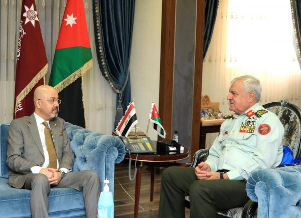 رئيس هيئة الأركان يلتقي السفير العراقي