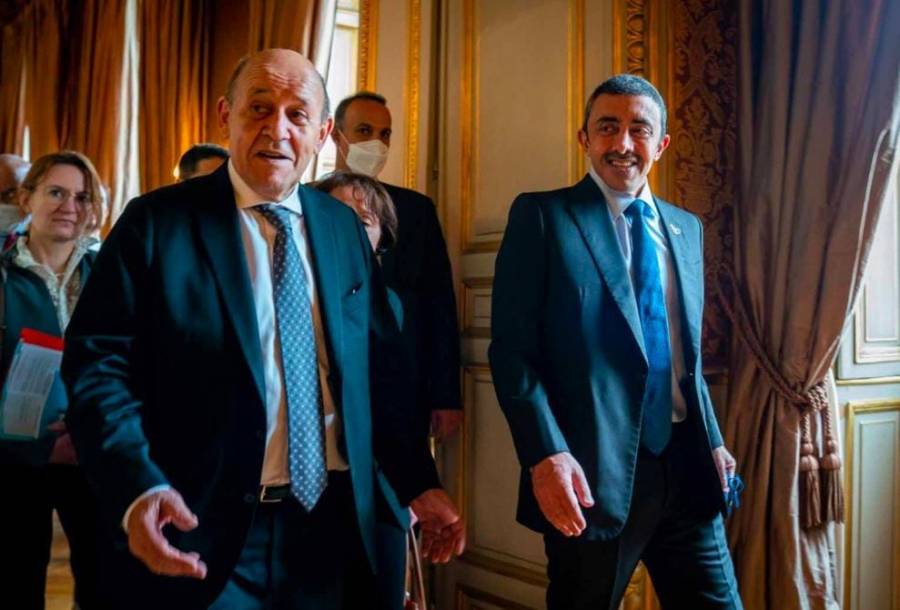 عبد الله بن زايد يلتقي وزير خارجية فرنسا في باريس