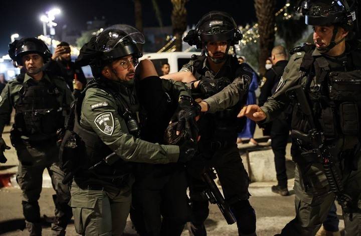 الاحتلال ينكّل بالمقدسيين.. إصابات واعتقالات في باب العامود