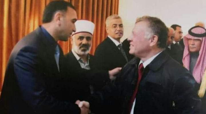 العنبر يدعو الله عز وجل  بالشفاء العاجل للملك